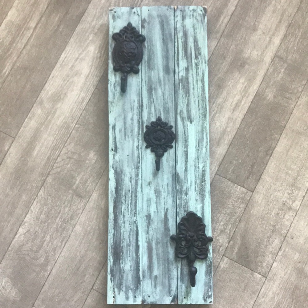 Vintage hook hanger!